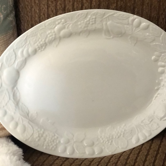 ๐ ๐๐ธ๐ป๐ฐ๐ฎ๐ธ๐พ๐ผ Vintage Gibson FRUIT Embossed White Oval Serving Platter - Picture 4 of 4